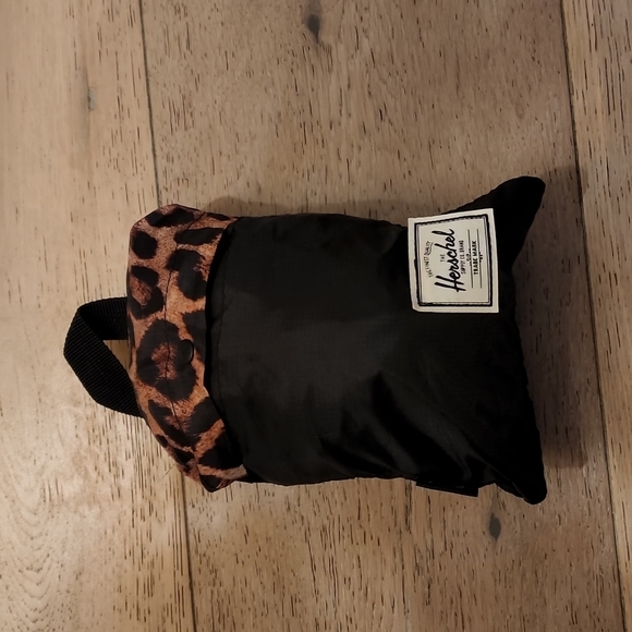 Harshel Foldable Lightweight Backpack - Picture 4 of 5